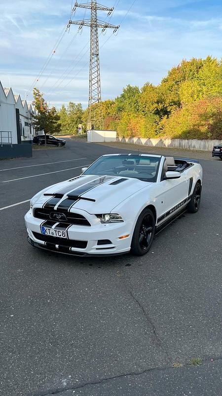 Weiß Gebraucht 2012 Ford Mustang Cabrio | 19.750 € (Fairer Preis) - Bild 1/4