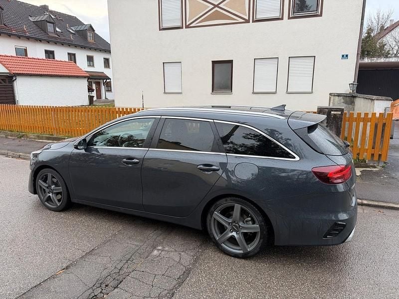 Gebraucht Kia Ceed 160 PS (117 kW) 2024 Grau Kleinwagen