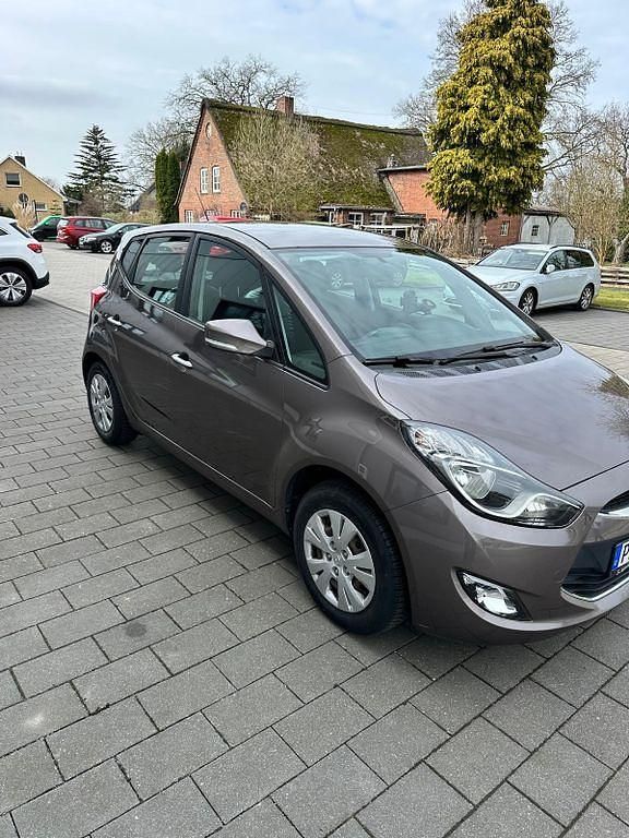 Gebraucht Hyundai ix20 Classic 90 PS (66 kW) 2012 Braun Kleinwagen