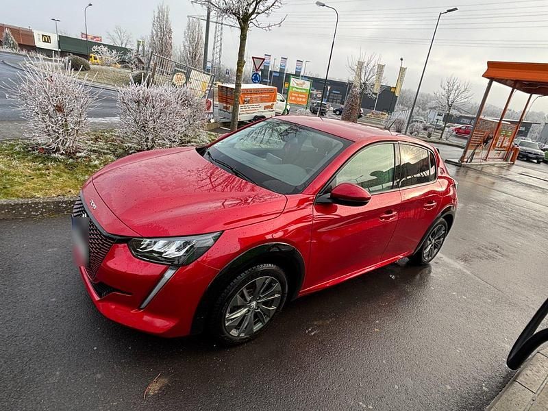 Gebraucht Peugeot e-208 100 kW (136 PS) 2021 Rot Kleinwagen