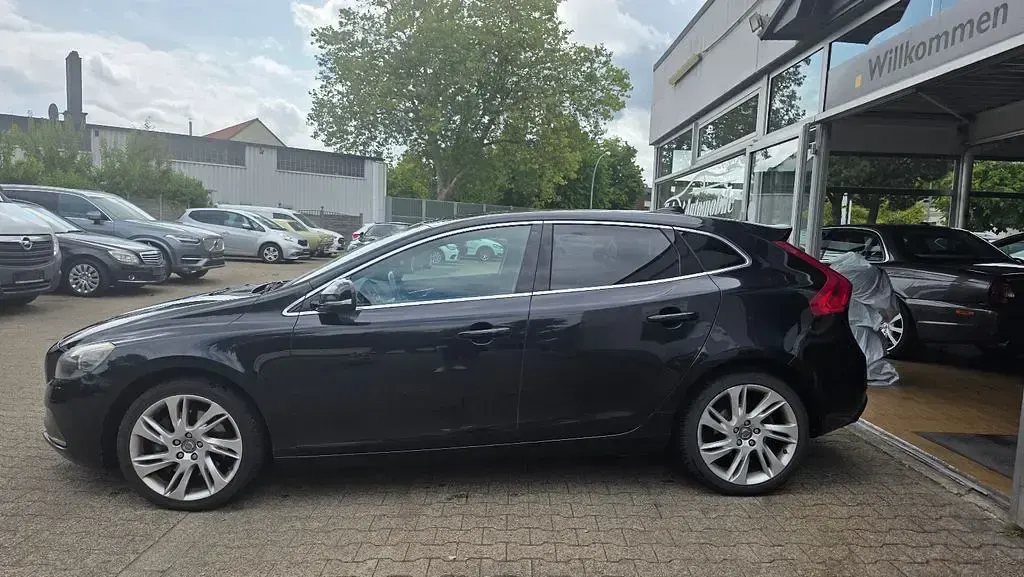 Gebraucht Volvo V40 Summum 150 PS (110 kW) 2012 Schwarz Kleinwagen