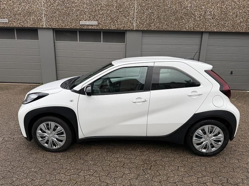 Weiß Gebraucht 2024 Toyota Aygo X SUV | 13.990 € (Guter Preis) - Bild 1/4