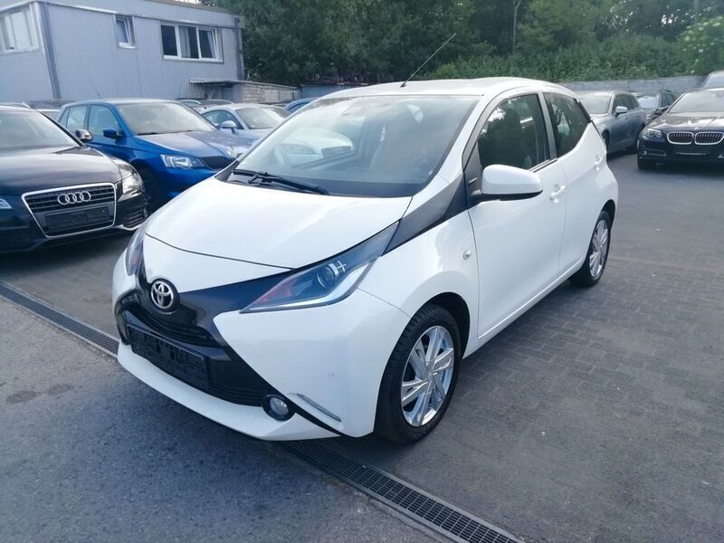 Weiß Gebraucht 2017 Toyota Aygo Kleinwagen | 6.990 € (Fairer Preis) - Bild 1/4