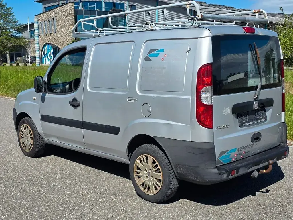 Gebraucht Fiat Doblò 101 PS (74 kW) 2009 Silber Van / Kleinbus