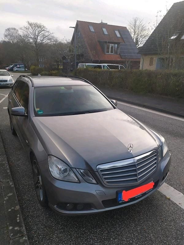 Silber Gebraucht 2011 Mercedes E200 Kombi | 7.250 € (Teuer) - Bild 1/4