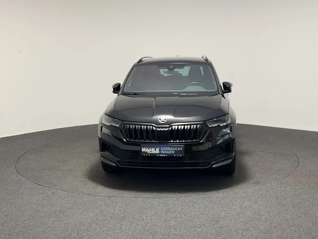 Gebraucht Skoda Karoq SportLine 150 PS (110 kW) 2023 Blackmagic perleffekt SUV