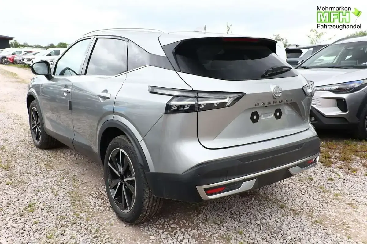Neu Nissan Qashqai Tekna 158 PS (116 kW) 2026 Silver metallic SUV