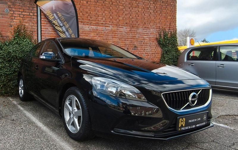 Second-hand Volvo V40 120 CP (88 kW) 2017 Negru Berlinǎ
