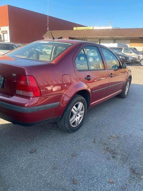 Usado VW Bora 101 HP (74 kW) 2000 Vermelho Sedan