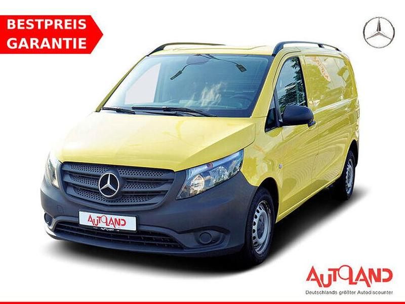 Gelb Gebraucht 2021 Mercedes Vito Van / Kleinbus | 18.990 € (Fairer Preis) - Bild 1/4