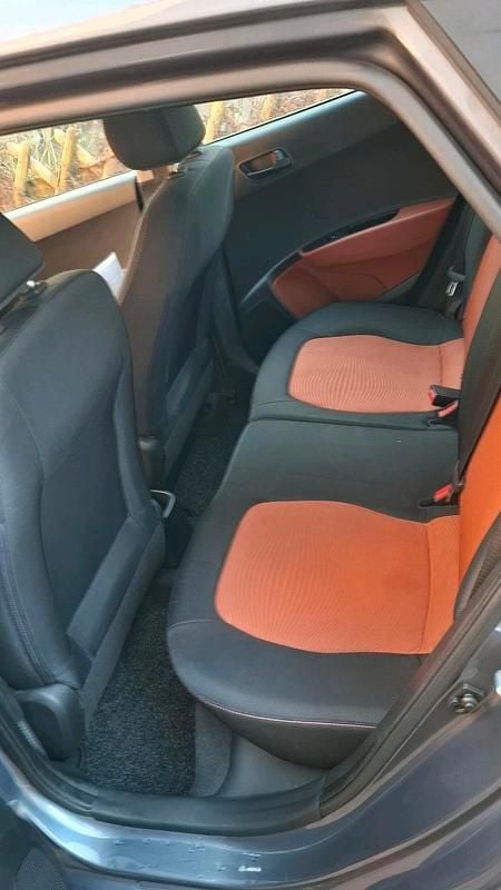 Gebraucht Hyundai i10 67 PS (49 kW) 2015 Grau Kleinwagen