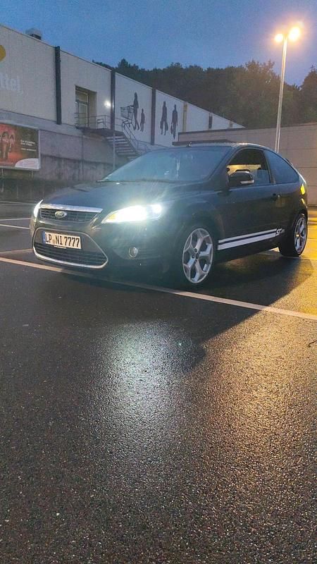 Schwarz Gebraucht 2009 Ford Focus Limousine | 2.500 € (Guter Preis) - Bild 1/4