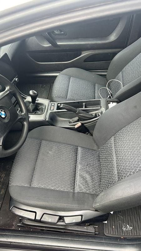 Gebraucht BMW 316 Basis 116 PS (85 kW) 2001 Silber Limousine