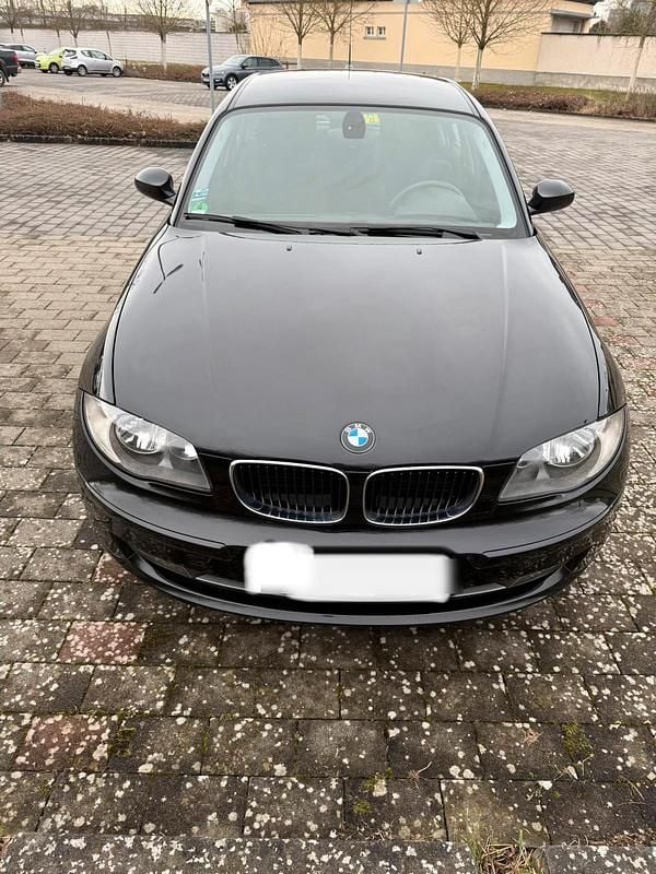 Schwarz Gebraucht 2009 BMW 116 Kleinwagen | 3.400 € (Fairer Preis) - Bild 1/4