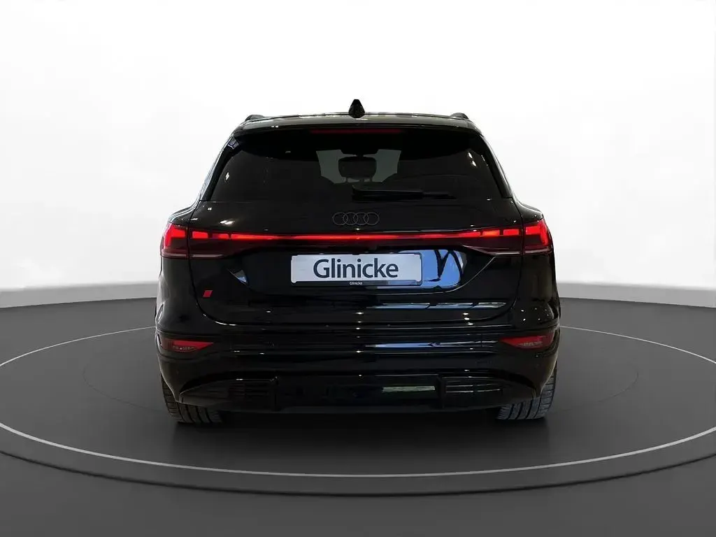 Używany Audi Q6 e-tron Performance 225 kW (306 KM) 2025 Czarny SUV