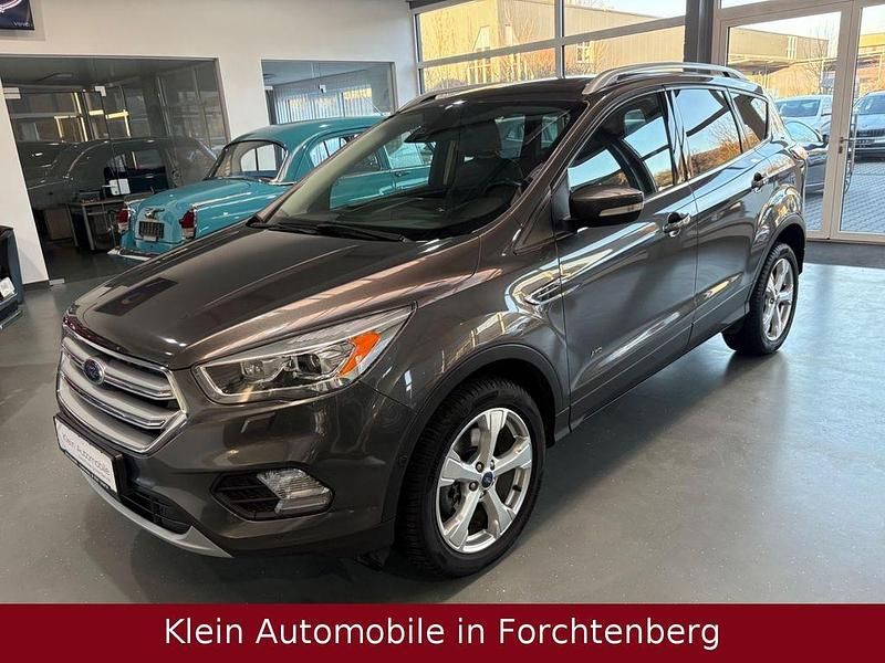 Gebraucht Ford Kuga Titanium 182 PS (133 kW) 2017 Grau SUV