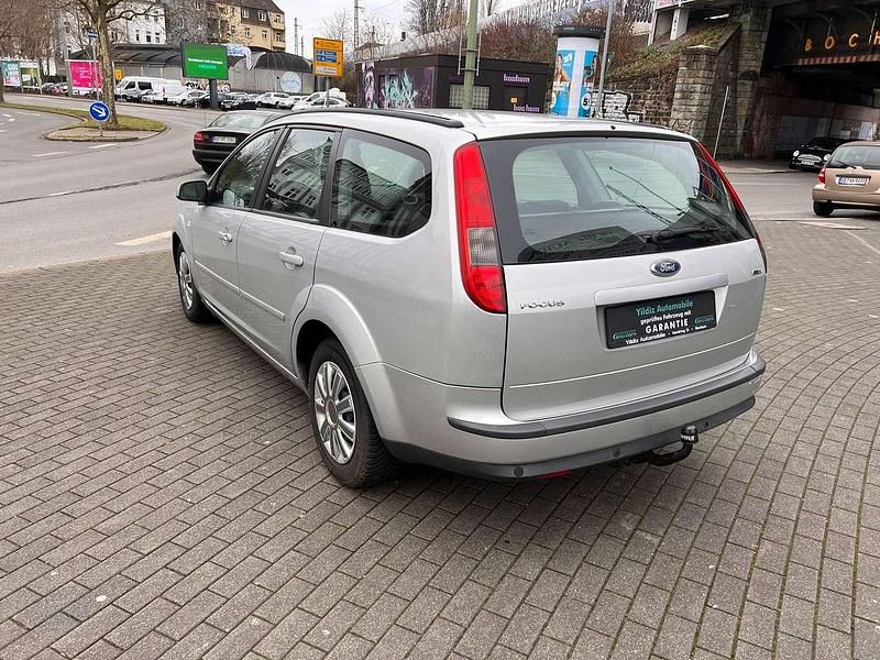 Gebraucht Ford Focus Style 109 PS (80 kW) 2007 Polarsilber metallic Kombi