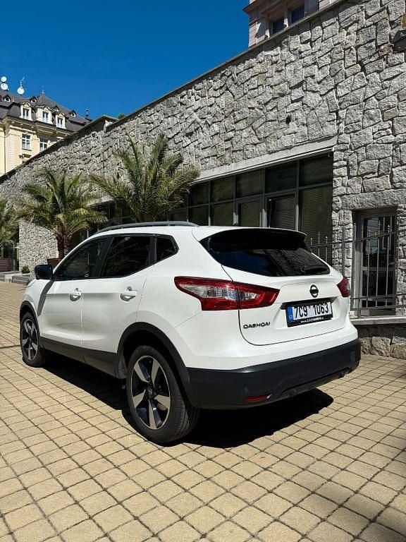 Weiß Gebraucht 2017 Nissan Qashqai N-Connecta SUV | 10.900 € (Fairer Preis) - Bild 1/4