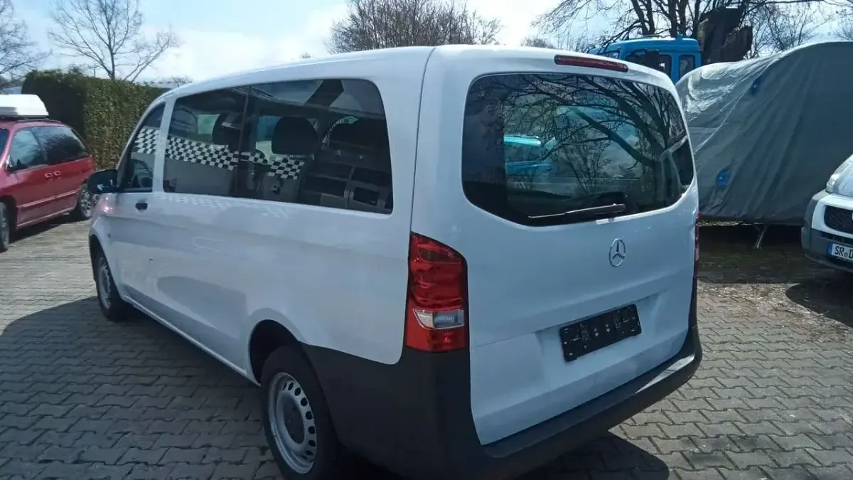 Gebraucht Mercedes Vito 114 PS (83 kW) 2018 Arktikweiß Van
