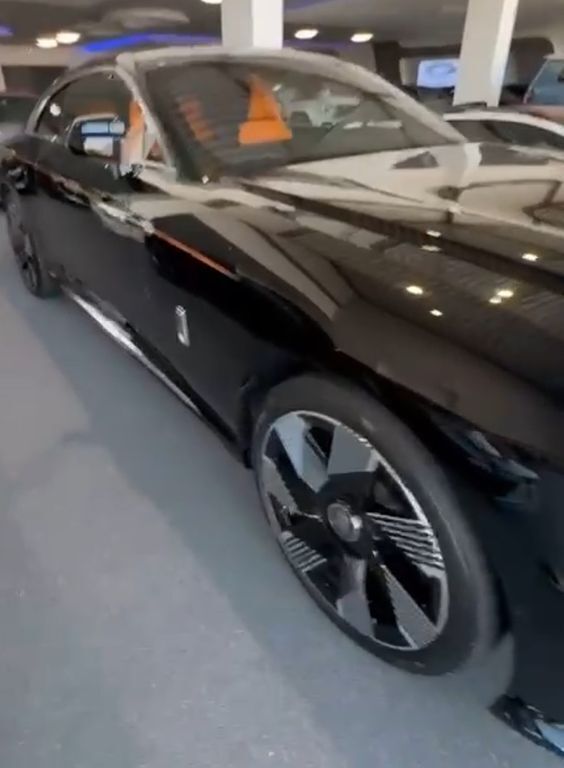 Schwarz Neu 2025 Rolls Royce Spectre Limousine | 469.000 € - Bild 1/4