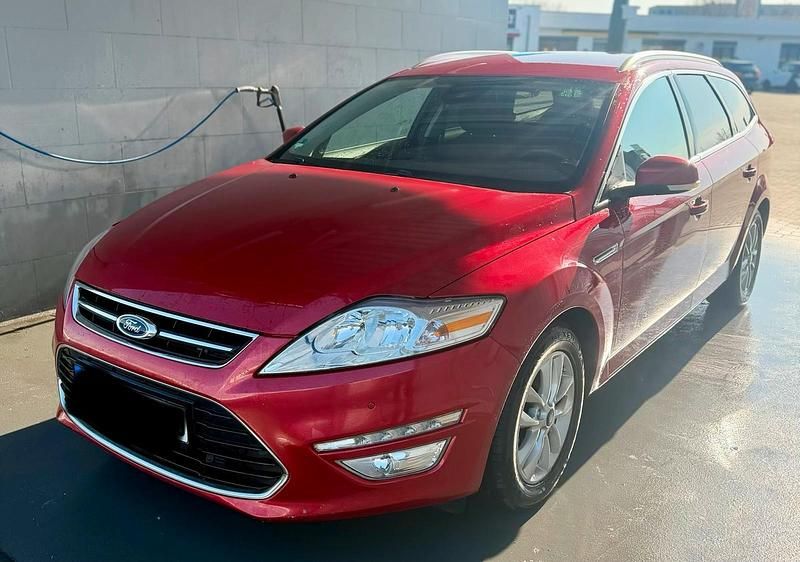Gebraucht Ford Mondeo 140 PS (102 kW) 2013 Rot Kombi