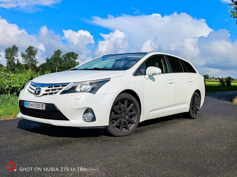 Weiß Gebraucht 2013 Toyota Avensis T2 Kombi | 3.900 € (Superpreis) - Bild 1/4