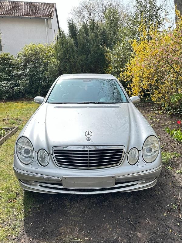 Gebraucht Mercedes E200 163 PS (119 kW) 2003 Silber Limousine