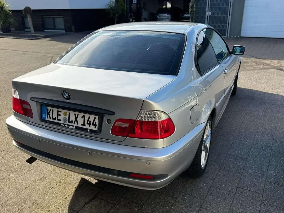 Gebraucht BMW 318 Basis 150 PS (110 kW) 2006 Silber Coupé