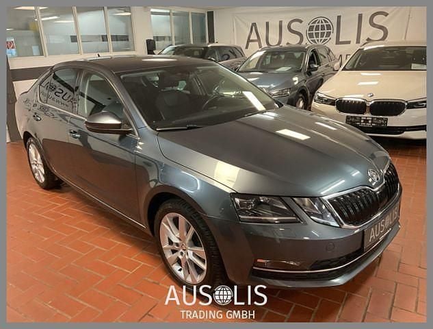 Grau (quartz grau) Gebraucht 2020 Skoda Octavia Style Limousine | 16.490 € (Guter Preis) - Bild 1/4