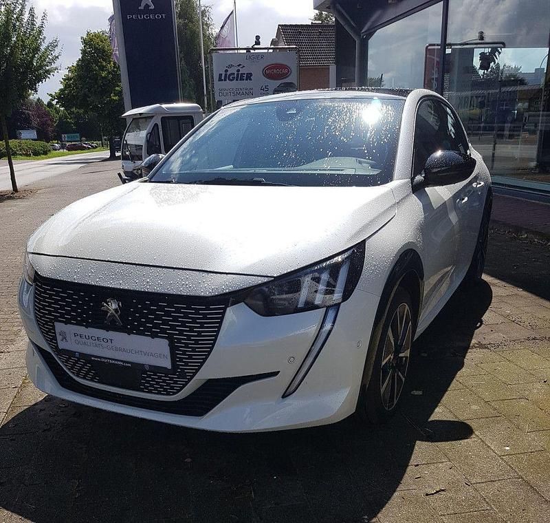Weiß metallic Gebraucht 2022 Peugeot e-208 GT Kleinwagen | 19.600 € (Fairer Preis) - Bild 1/4