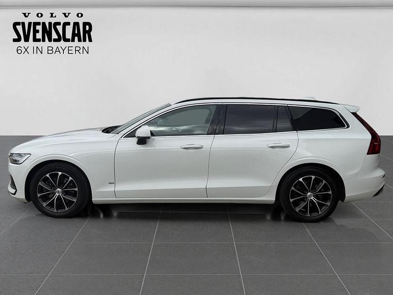Gebraucht Volvo V60 Core 163 PS (119 kW) 2022 Ice white Kombi