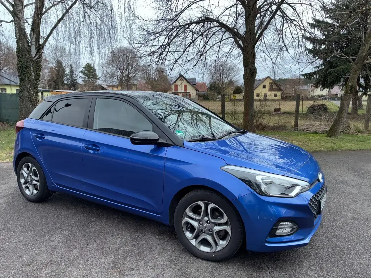 Gebraucht Hyundai i20 Select 101 PS (74 kW) 2020 Blau Kleinwagen