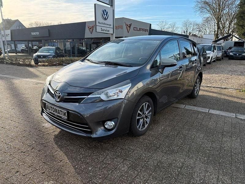 Grau Gebraucht 2013 Toyota Verso Life Van / Kleinbus | 9.800 € (Fairer Preis) - Bild 1/4