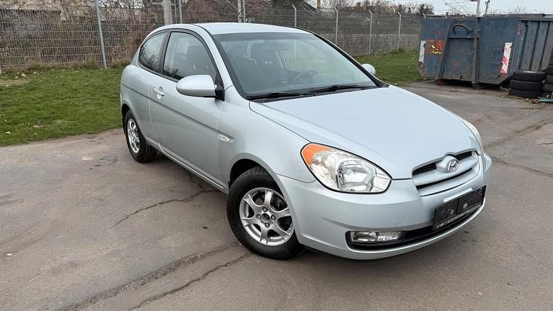 Gebraucht Hyundai Accent 97 PS (71 kW) 2007 Silber Limousine