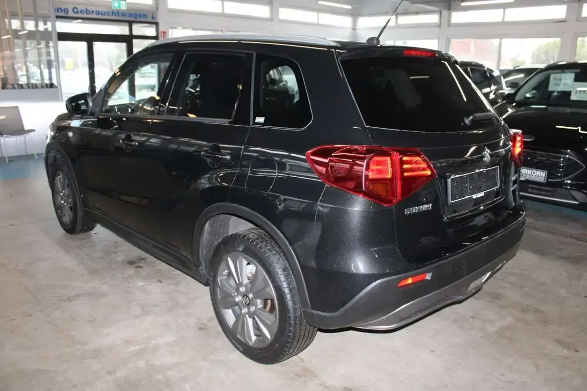 Gebraucht Suzuki Vitara Comfort 129 PS (94 kW) 2020 Schwarz SUV