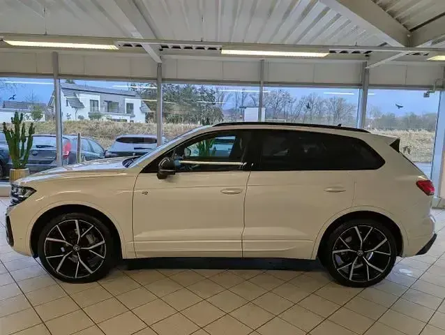 Gebraucht VW Touareg R-line 286 PS (210 kW) 2025 Weiß SUV