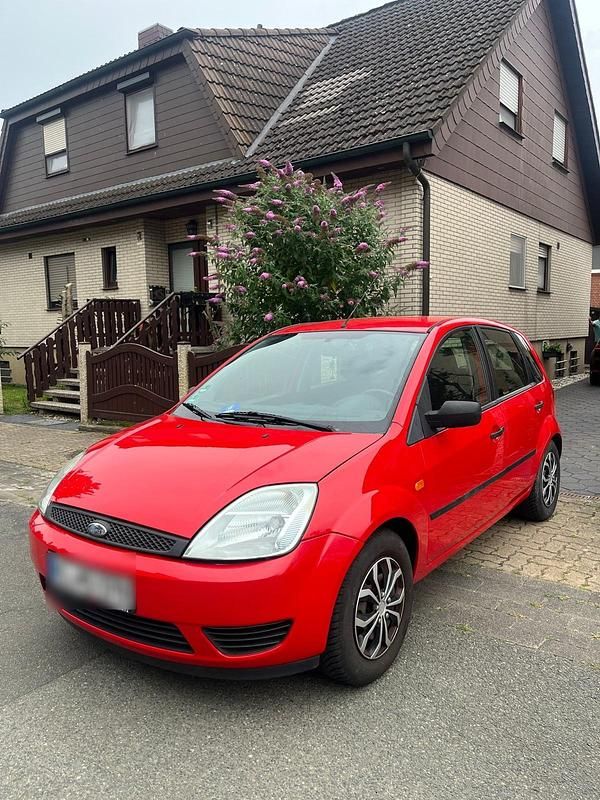 Rot Gebraucht 2005 Ford Fiesta Kleinwagen | 1.599 € (Fairer Preis) - Bild 1/4