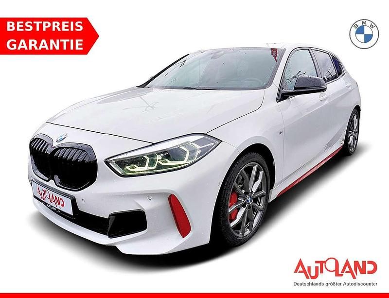 Alpinweissmet. Gebraucht 2023 BMW 128 M Sport Limousine | 29.890 € (Fairer Preis) - Bild 1/4
