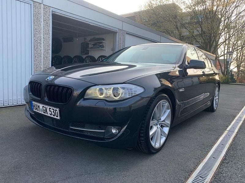 Gebraucht BMW 530 258 PS (189 kW) 2011 Grau Limousine