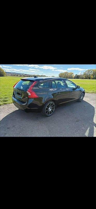 Second-hand Volvo V60 150 CP (110 kW) 2016 Negru Break