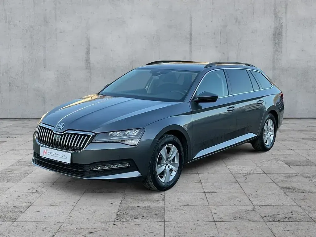 Gebraucht Skoda Superb Ambition 150 PS (110 kW) 2023 Grau Kombi