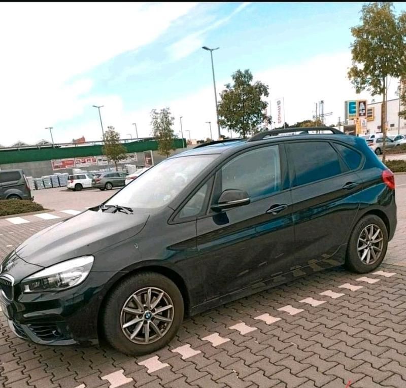 Schwarz Gebraucht 2015 BMW 218 Limousine | 11.000 € (Guter Preis) - Bild 1/4