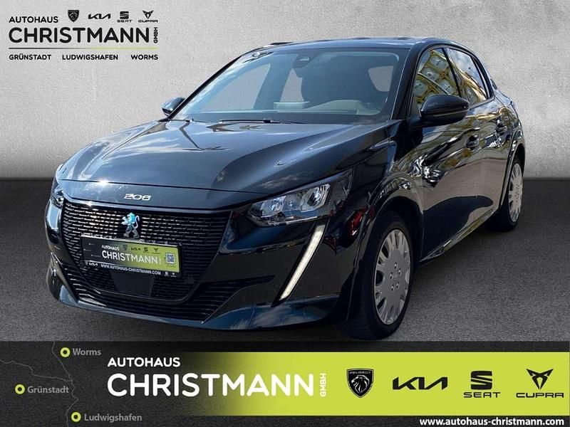 Lackierung schwarz perla nera/ Gebraucht 2021 Peugeot e-208 Allure Kleinwagen | 16.990 € (Etwas zu teuer) - Bild 1/4