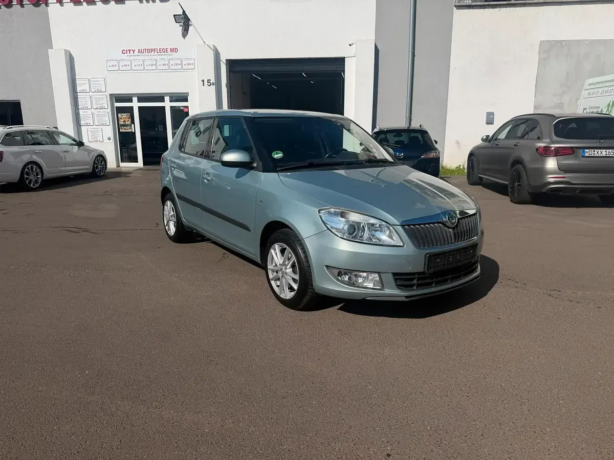 Gebraucht Skoda Fabia 105 PS (77 kW) 2012 Silber Limousine