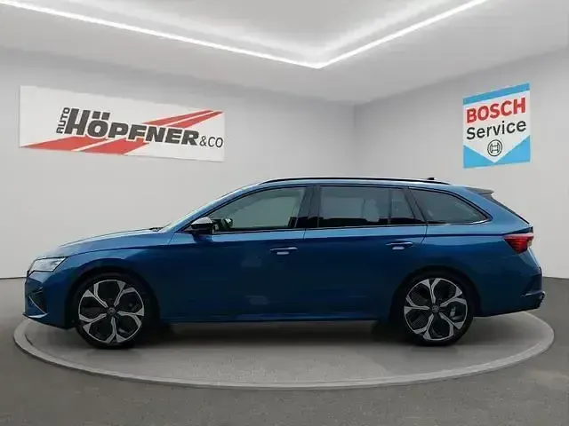 Neu Skoda Octavia RS 265 PS (194 kW) 2026 Admiral blau metallic Kombi
