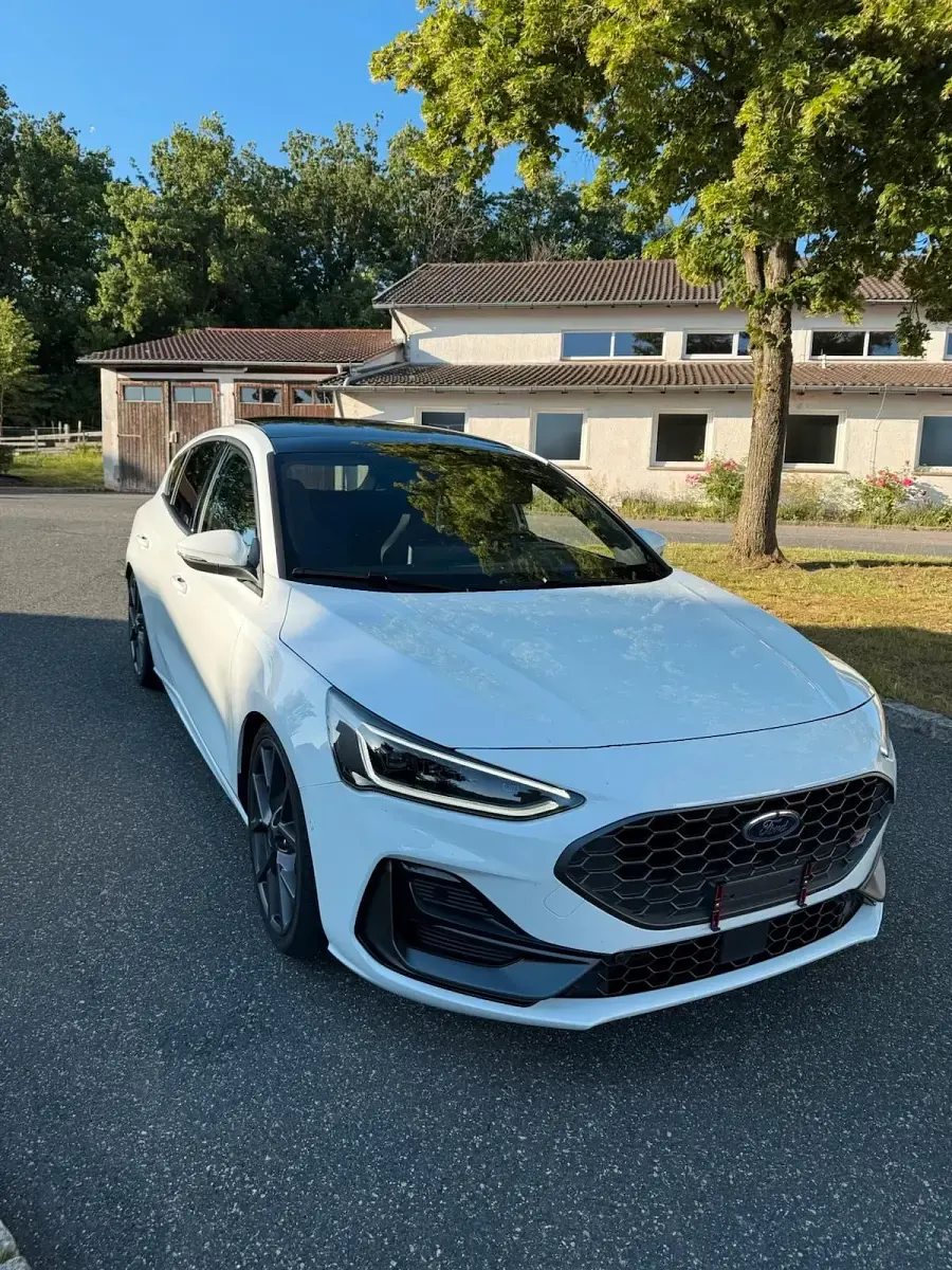 Gebraucht Ford Focus ST 280 PS (205 kW) 2024 Weiß Limousine