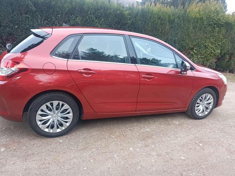 Gebraucht Citroën C4 SELECTION 95 PS (69 kW) 2014 Rot Kleinwagen