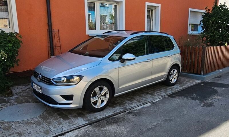 Grau Gebraucht 2014 VW Golf Sportsvan Trendline Van / Kleinbus | 8.900 € (Guter Preis) - Bild 1/4