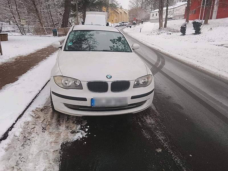 Gebraucht BMW 120 122 PS (89 kW) 2009 Weiß Kleinwagen