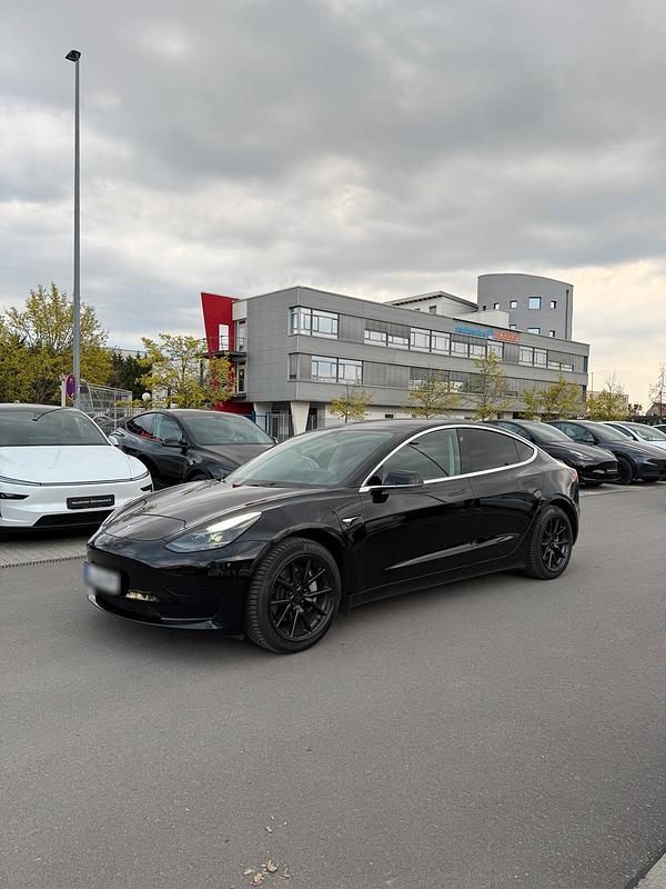 Second-hand Tesla Model 3 Standard Range Plus 236 kW (321 CP) 2020 Negru Berlinǎ